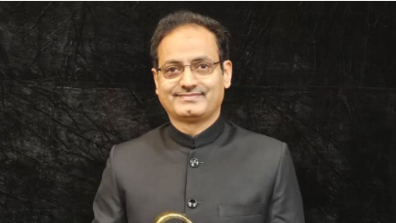 Dr Vikas Divyakirti